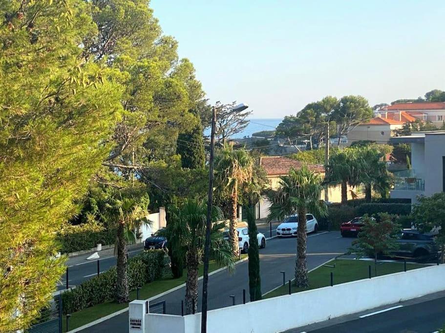 Vue - Parking - Piscine - Appartement Saint Aygulf